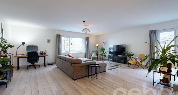 Très bel attique traversant avec balcons et 1 place de parking image 2