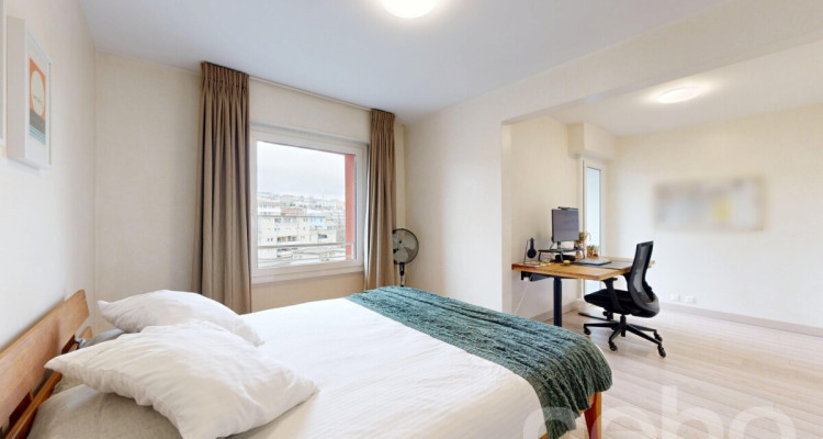 Très bel attique traversant avec balcons et 1 place de parking image 7