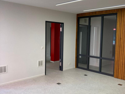 Surface commerciale moderne - Profitez de la baisse des taux et du prix !   image 7