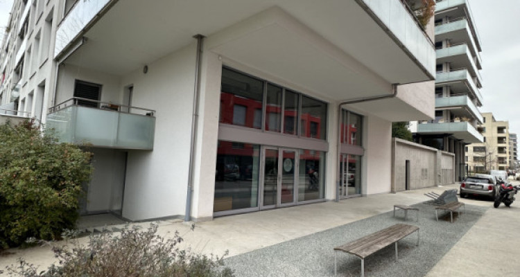 Surface commerciale moderne - Profitez de la baisse des taux et du prix !   image 1