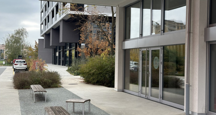 Surface commerciale moderne - Profitez de la baisse des taux et du prix !   image 4