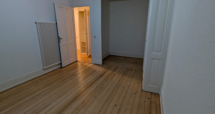 Appartement de 3 pièces au 2ème étage sans ascenseur localiser à Genève 1202 image 2