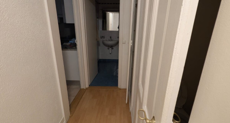 Appartement de 3 pièces au 2ème étage sans ascenseur localiser à Genève 1202 image 5