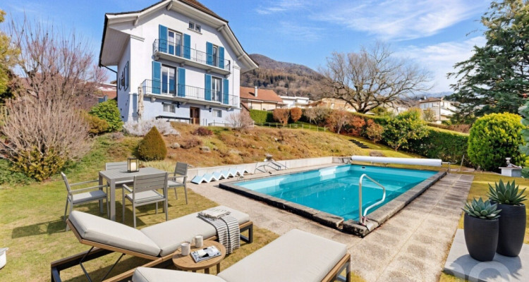 Superbe villa avec piscine et panorama unique sur le lac et les Alpes image 1