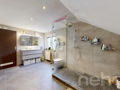 Cadre paisible et volumes généreux pour une vie de famille image 11