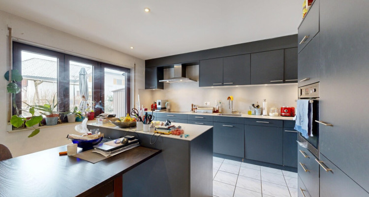 Cadre paisible et volumes généreux pour une vie de famille image 7