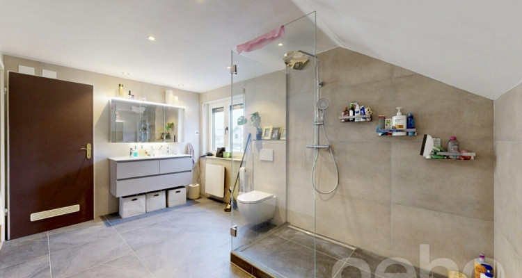 Cadre paisible et volumes généreux pour une vie de famille image 11