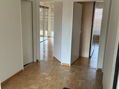 Nous vous proposons un magnifique appartement de 6 pièces Plan Les Ouates  image 3