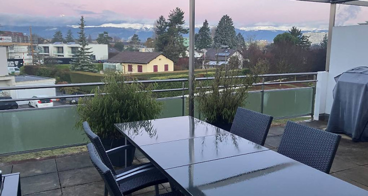 Nous vous proposons un magnifique appartement de 6 pièces Plan Les Ouates  image 1