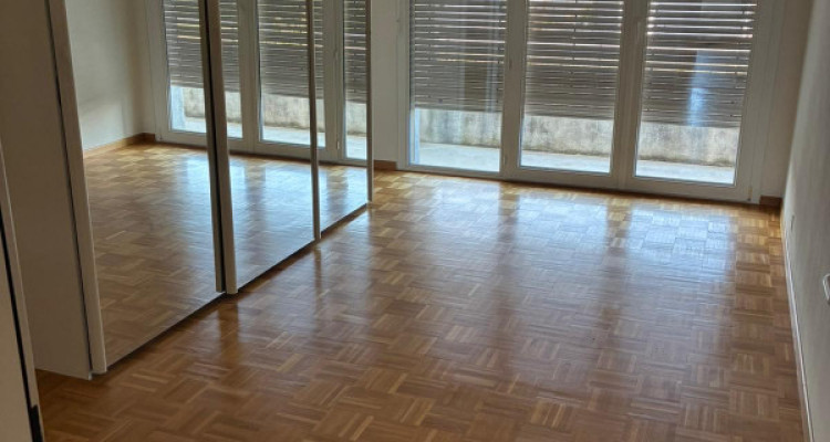 Nous vous proposons un magnifique appartement de 6 pièces Plan Les Ouates  image 6