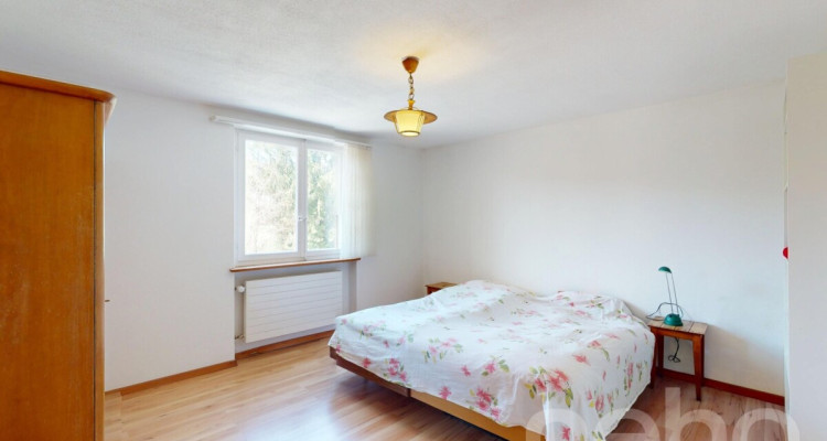 Charmantes Zweifamilienhaus mit grossem Umschwung und viel Potenzial image 3