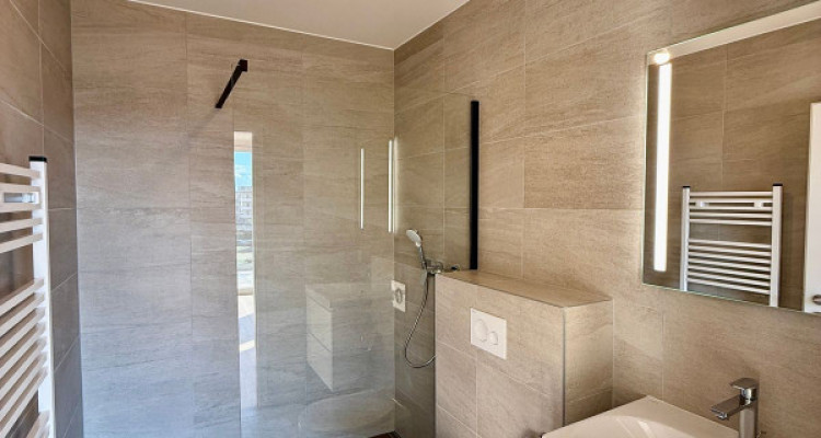 ATTIQUE NEUF DE 3.5 PCES, 112 M2 + TERRASSE PRIVÉE - SION  image 7