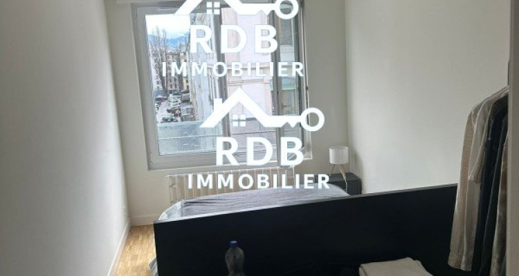 Appartement de 4 pièces au 5ème étage situé à Genève 1205 image 4