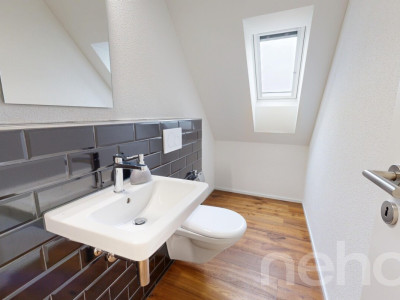 Neuwertige Dachgeschosswohnung mit hochwertigem Ausbaustandard image 9