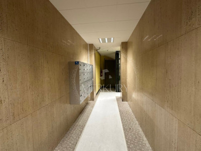 Un magnifique appartement de 4 pièces situé dans la région des Eaux Vives.  image 1