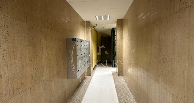 Un magnifique appartement de 4 pièces situé dans la région des Eaux Vives.  image 1