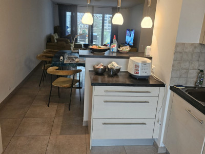 Magnifique 5 pièces à Thônex avec 2 balcons et place de parking intérieure image 2