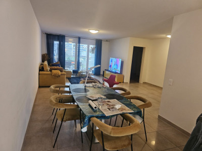 Magnifique 5 pièces à Thônex avec 2 balcons et place de parking intérieure image 4