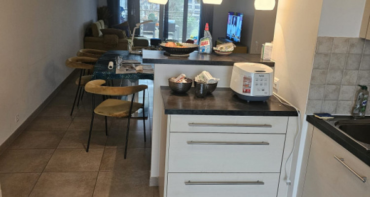 Magnifique 5 pièces à Thônex avec 2 balcons et place de parking intérieure image 2