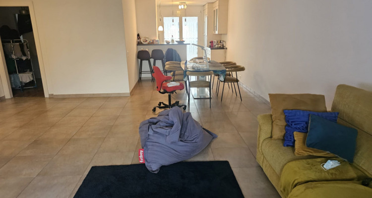 Magnifique 5 pièces à Thônex avec 2 balcons et place de parking intérieure image 1