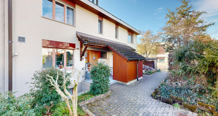 Familienfreundliches Reihenhaus in sonniger Lage in Dornach image 1
