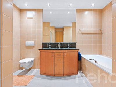 Grosszügige 4.5-Zimmer-Wohnung mit Bergblick an zentraler Lage in Chur image 10