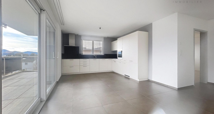 Attique lumineux de 3,5 pièces avec terrasse panoramique de 55 m² à Delémont image 2