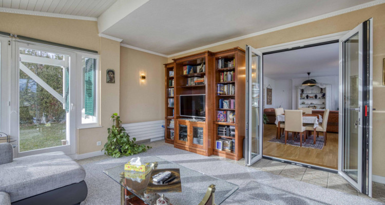 EN EXCLUSIVITÉ : Propriété familiale de caractère sur belle parcelle arborée à Genthod image 6