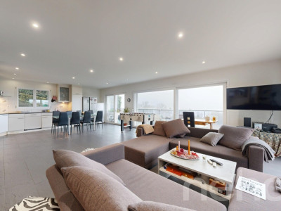 Deux maisons sur cette magnifique parcelle avec vue sur le lac! image 5