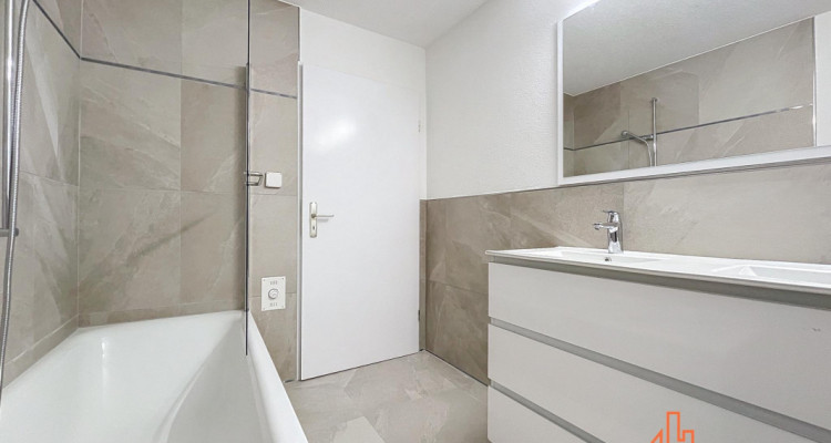 4.5 pièces rénové de 110 m² | Ascenseur | Buanderie privative | Proche gare image 9