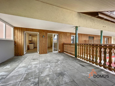 Rare à Alle ? 3.5 pièces entièrement rénové avec terrasse couverte de 20 m² image 1