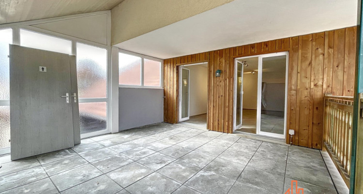 Rare à Alle ? 3.5 pièces entièrement rénové avec terrasse couverte de 20 m² image 11