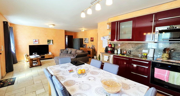 Charmant appartement de 3 pièces avec grande terrasse – Ardon image 1