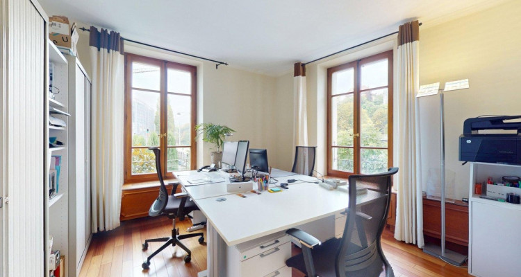 GENEVE - BUREAUX A LOUER DANS UN IMMEUBLE DE CARACTERE image 5