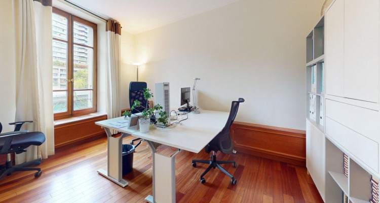 GENEVE - BUREAUX A LOUER DANS UN IMMEUBLE DE CARACTERE image 6