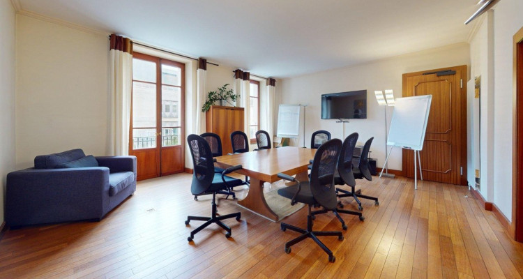 GENEVE - BUREAUX A LOUER DANS UN IMMEUBLE DE CARACTERE image 3