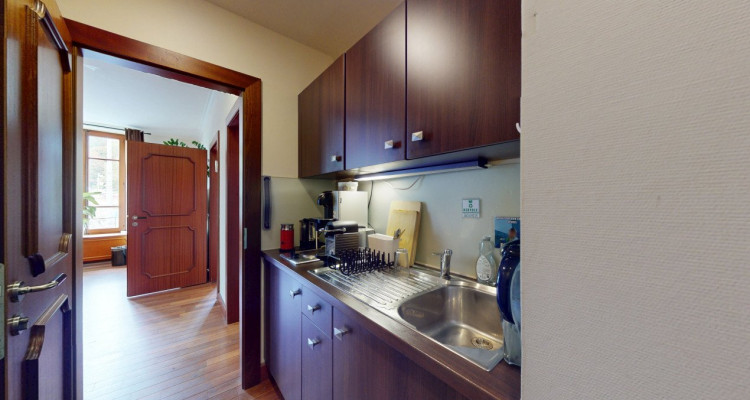 GENEVE - BUREAUX A LOUER DANS UN IMMEUBLE DE CARACTERE image 7