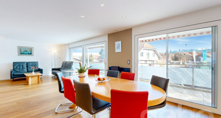 Modern, lichtdurchflutet und zentral gelegen mit schöner Weitsicht image 3