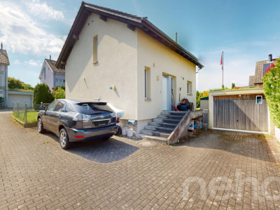 Lichtdurchflutetes EFH mit Gartenidylle und separate Garage image 1