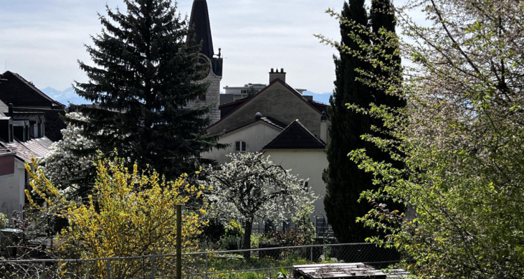 Écrin de lumière en rez-de-jardin avec vue imprenable sur le lac et les Alpes image 11