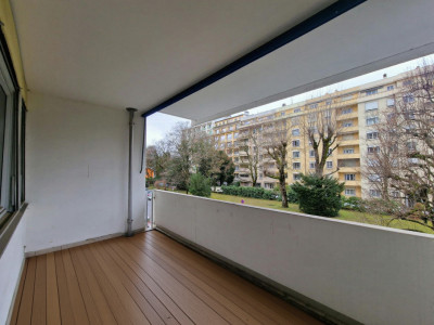 Blue Lake Apartment, Geneva Center casatax image 4