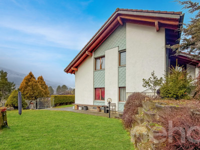 Une villa baignée de lumière, suspendue entre ciel et montagnes image 2