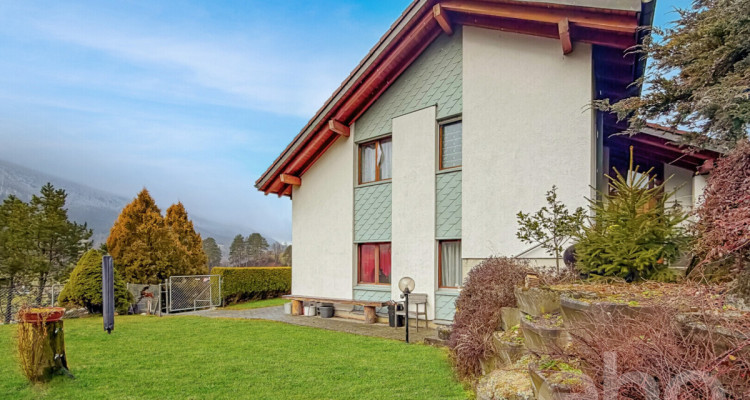 Une villa baignée de lumière, suspendue entre ciel et montagnes image 2