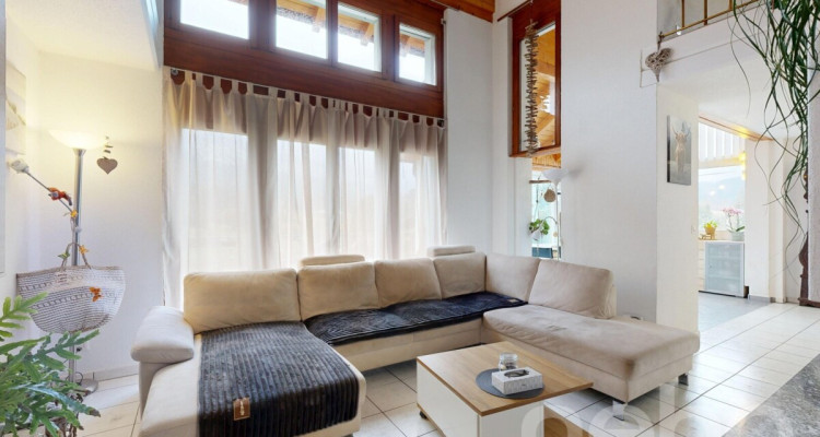 Une villa baignée de lumière, suspendue entre ciel et montagnes image 7