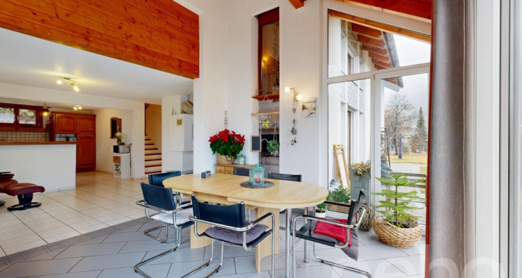 Une villa baignée de lumière, suspendue entre ciel et montagnes image 8