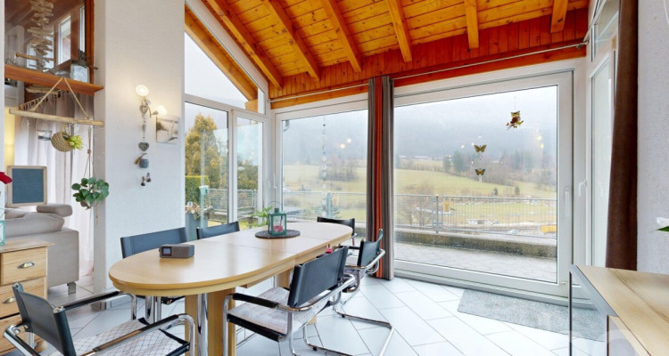 Une villa baignée de lumière, suspendue entre ciel et montagnes image 9