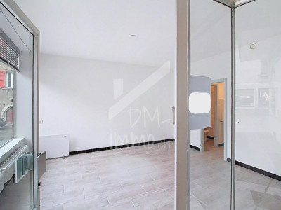 Local commercial avec vitrine image 1