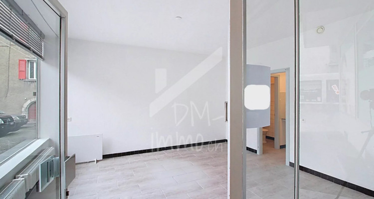 Local commercial avec vitrine image 1