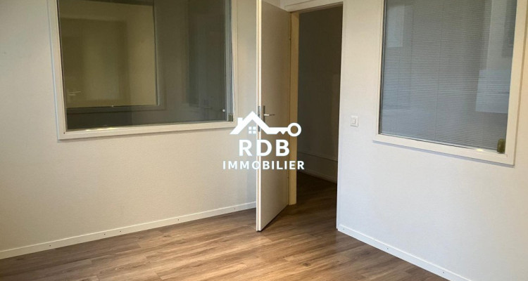 À louer – Bureau de 3 pièces de 70 m² – Genève centre image 3