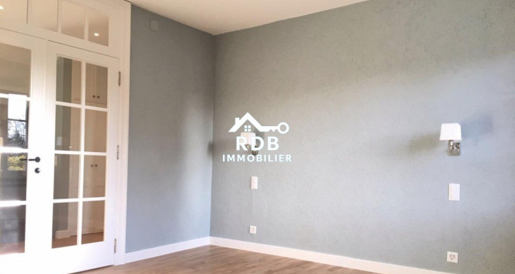 Appartement en duplex rénové de 5 pièces situé à Collex 1239 image 8